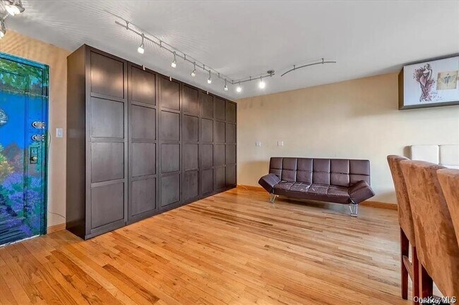 Building Photo - 83-40 Austin St