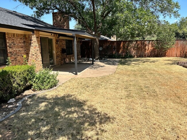 Building Photo - Self Showing - 3 Bedroom 2 bathroom