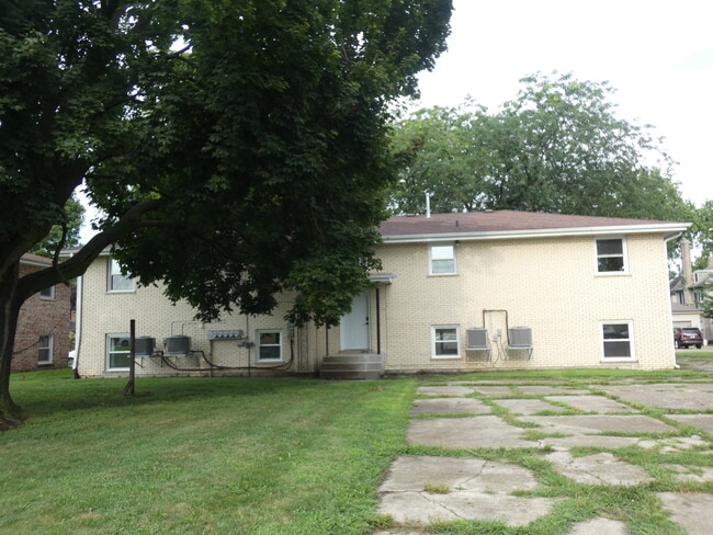 Building Photo - 241 S Small Ave