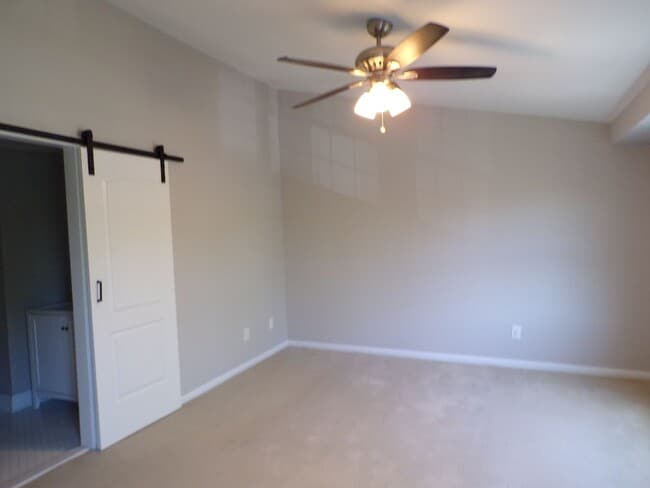 Building Photo - Two Primary Suite Townhouse