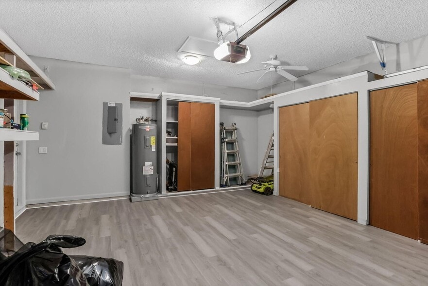 Building Photo - 7607 Colony Lake Dr