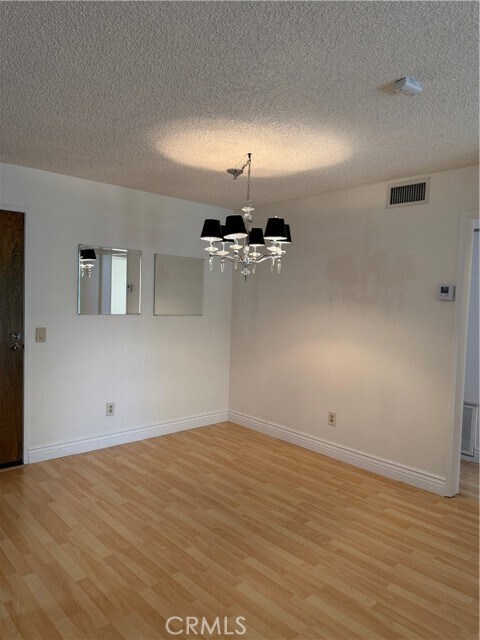 Building Photo - 898 Temple Terrace