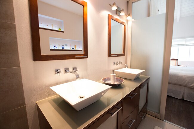 Building Photo - 2508 Arizona Ave