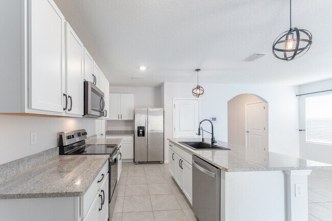 Building Photo - "Spacious 5-Bed Oasis located in SouthShore Bay!