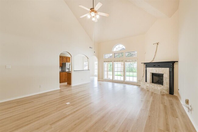 Building Photo - 11918 Mariposa Canyon Dr