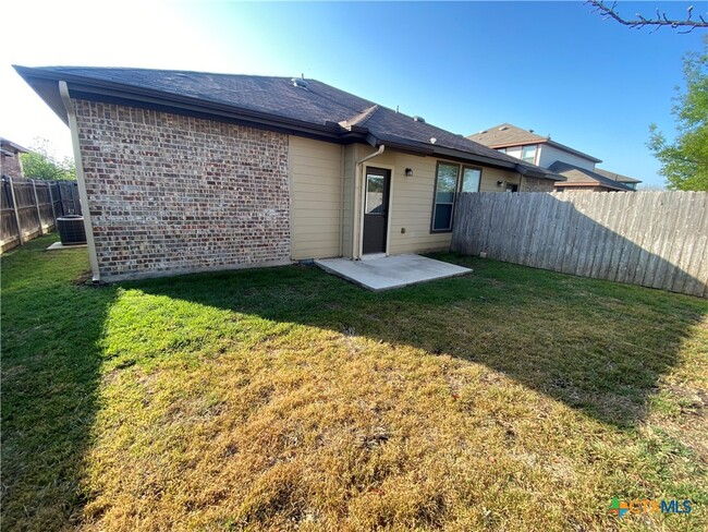 Building Photo - 660 Creekside Cir