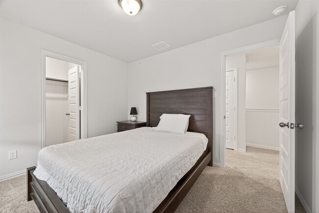 Building Photo - 27926 Western Crk Ct