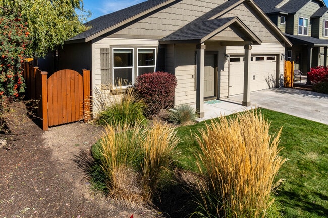 Building Photo - 3667 SW Pumice Stone Ave