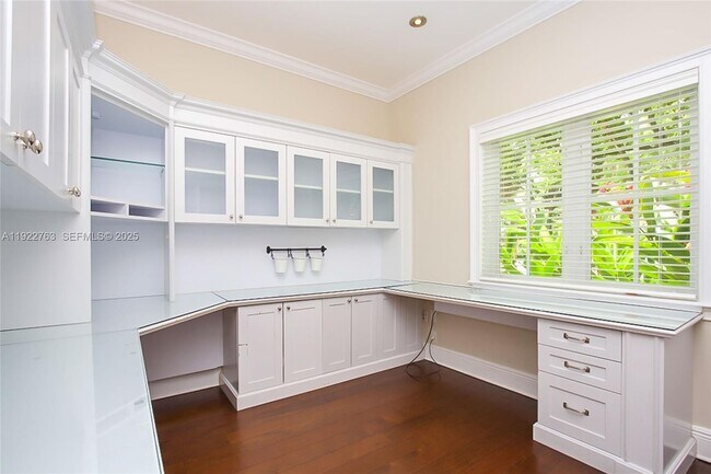 Building Photo - 1400 Alberca St