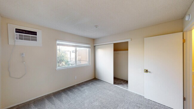 Building Photo - 883 Broadway