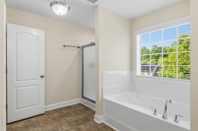 Building Photo - 5 Bedrooms in the heart of Summerfield!