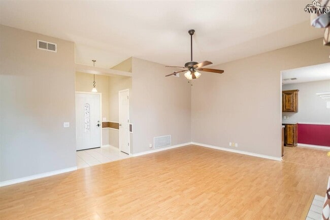 Building Photo - 127 Garrett St