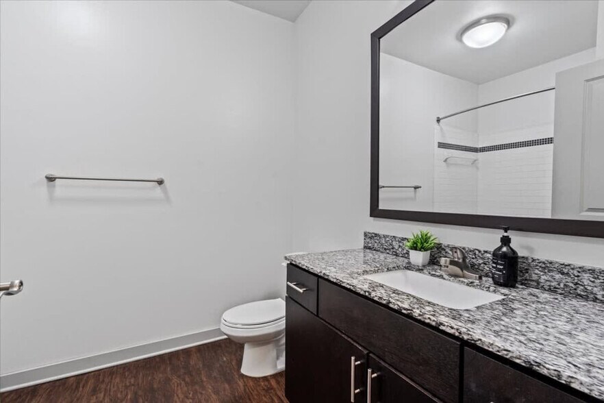 Building Photo - 205 S Kings Dr