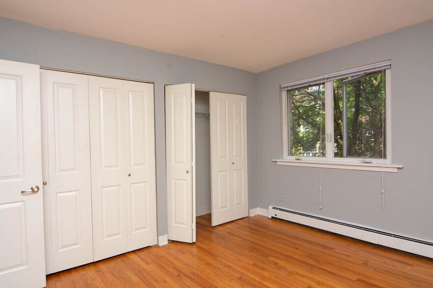 Building Photo - 675 W Wrightwood Ave