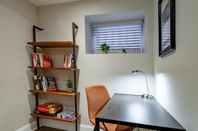 Building Photo - 824 Varnum St NW