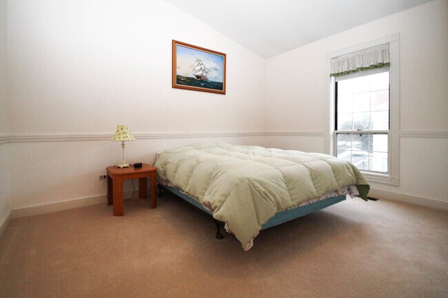 Building Photo - 648 W Parkside Dr