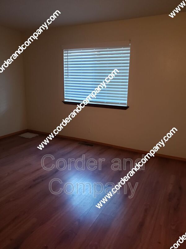 Building Photo - 821 Live Oak Rd NE