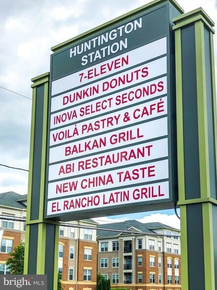 Building Photo - 5904 Mt Eagle Dr