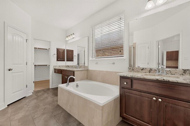 Building Photo - 105 Martino Trail