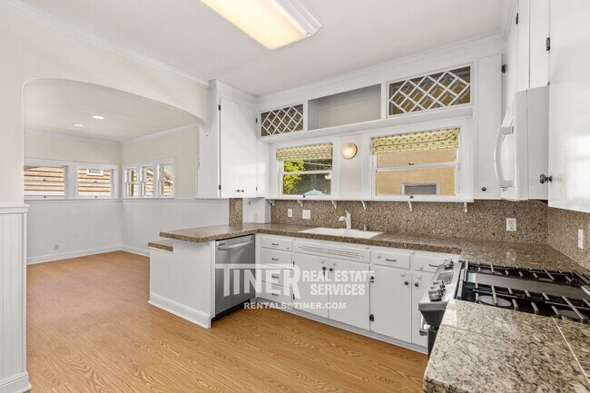 Building Photo - 842 42nd St