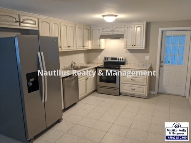 Building Photo - 5012 Collins St