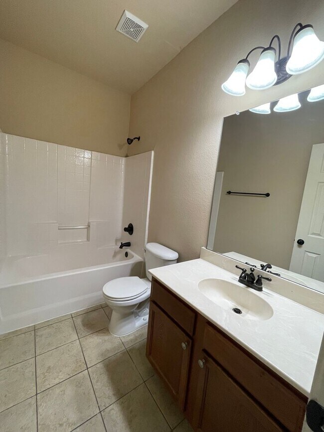 Building Photo - 2408-2410 Ravenwood Court