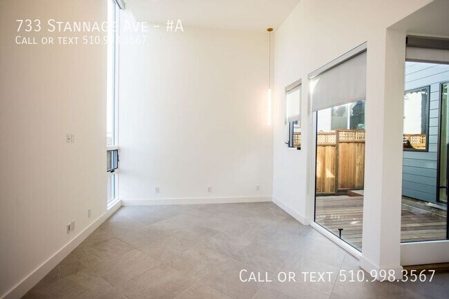 Building Photo - 733 Stannage Ave