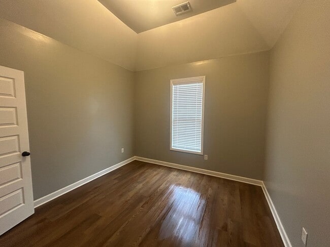 Building Photo - 401 Park St