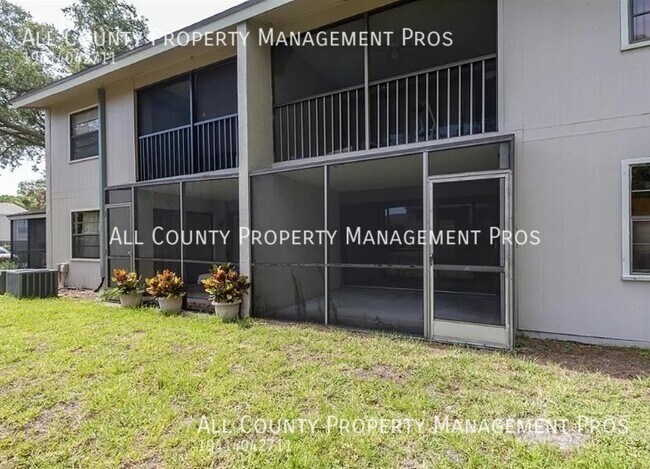 Building Photo - First Floor/Pet Friendly/Pool/GREAT Location