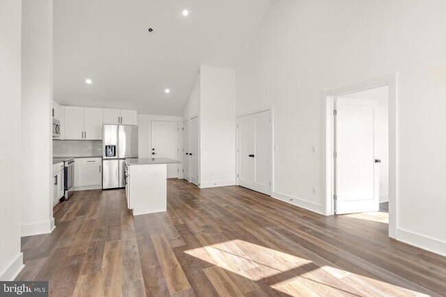 Building Photo - 7037 Ridge Ave
