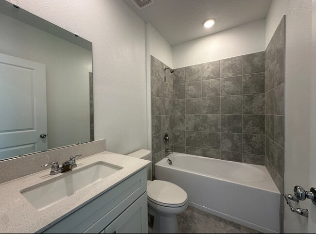 Building Photo - 4776 Cloister St