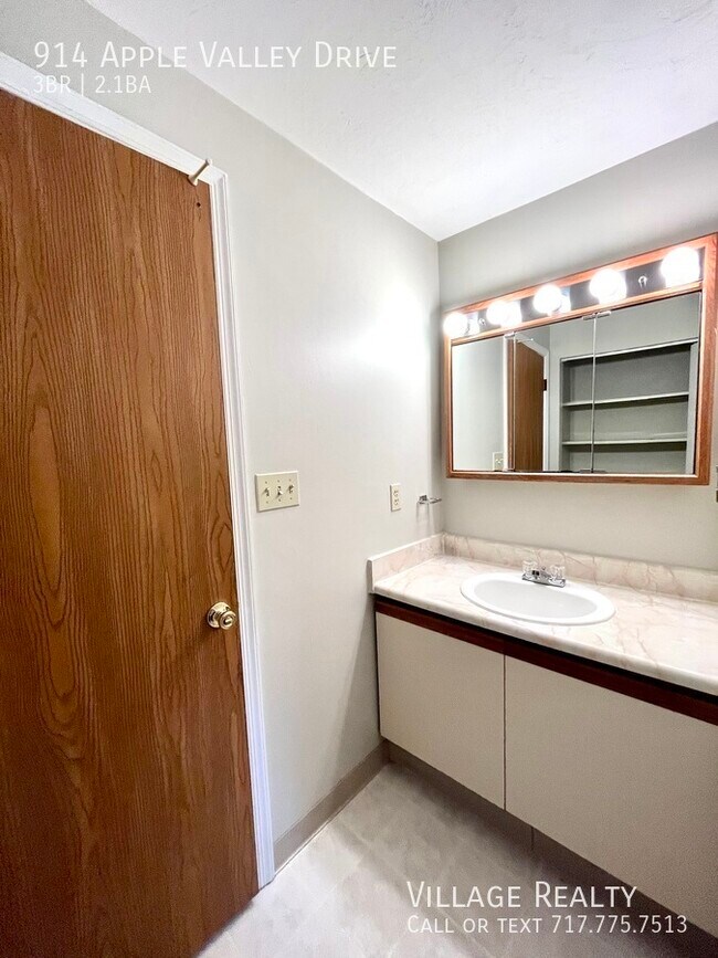 Building Photo - 914 Apple Valley Dr