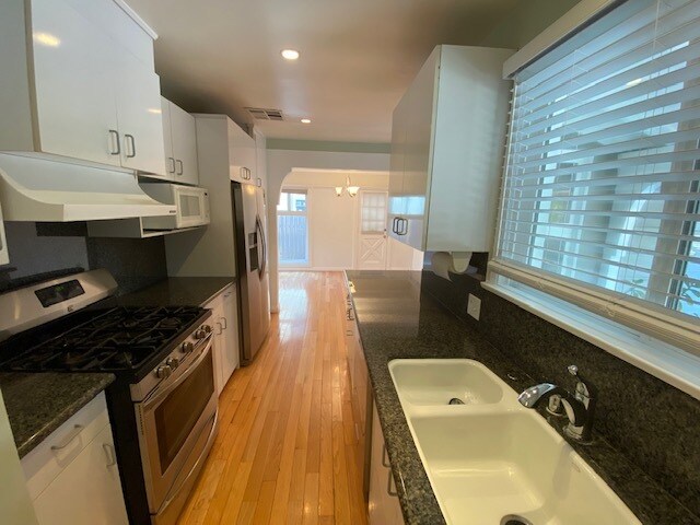 Building Photo - 5356 Yolanda Ave
