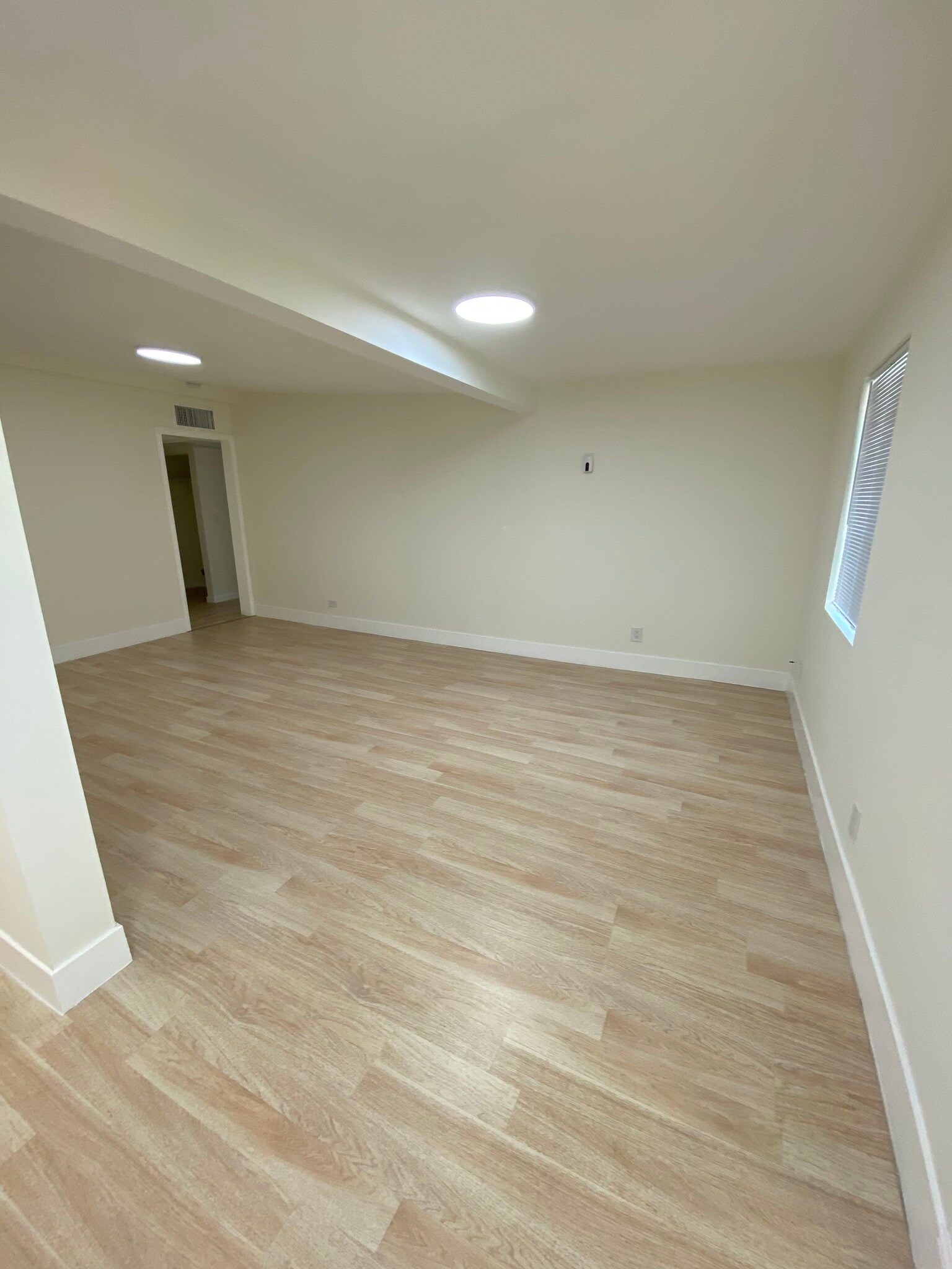 Building Photo - 410 N Glenwood Plz