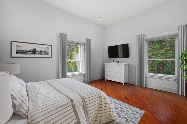 Building Photo - 60 Old Beach Rd