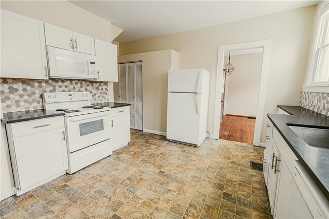 Building Photo - 297-303-303 Dartmouth St