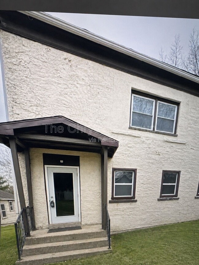Building Photo - 2016 1st St