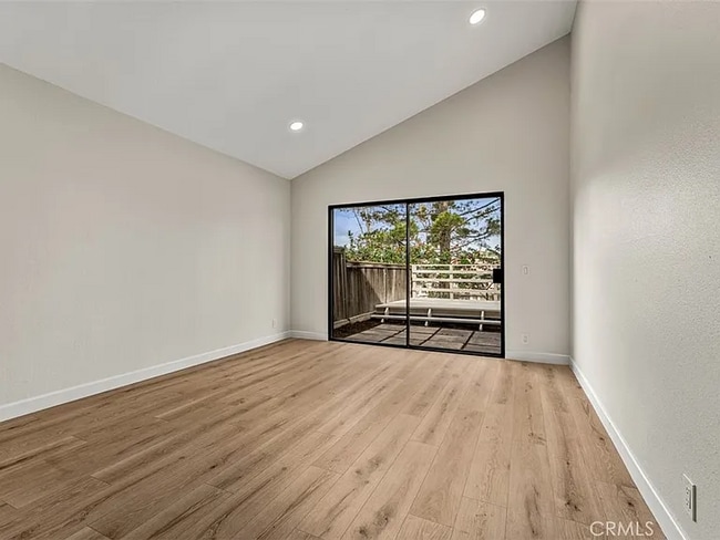 Building Photo - Stylish Unit with Generous Layout