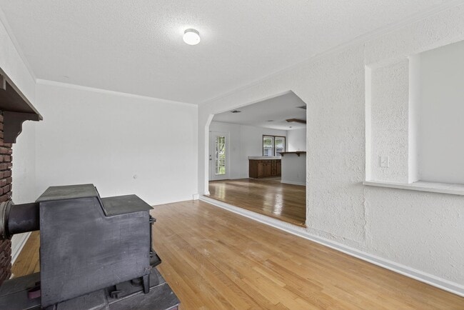 Building Photo - Lakeville Estates