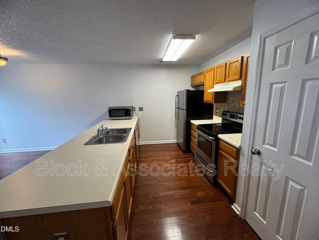 Building Photo - 4804 Tanglewood Oaks St