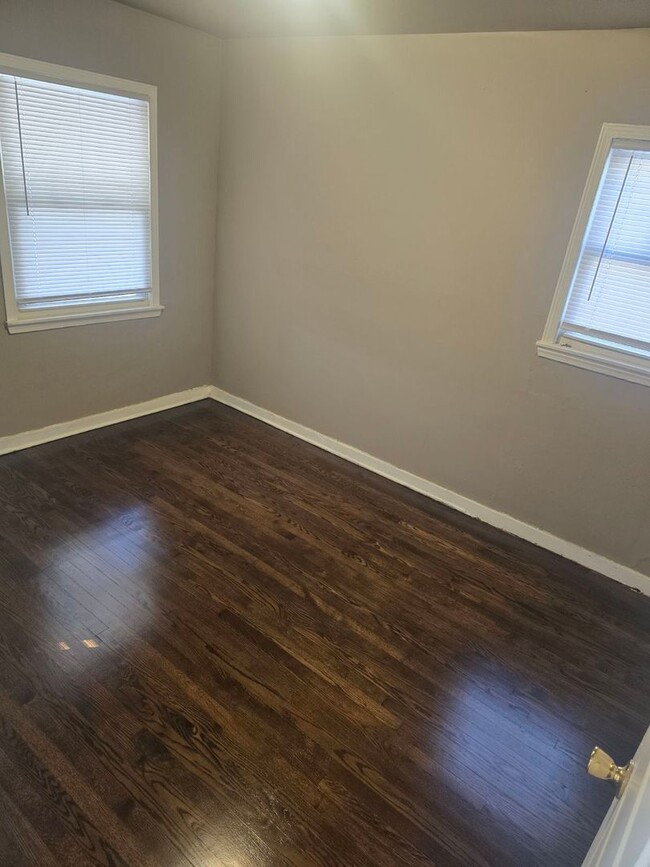 Building Photo - COZY 3 BEDROOM HOME WITH APPLIANCES