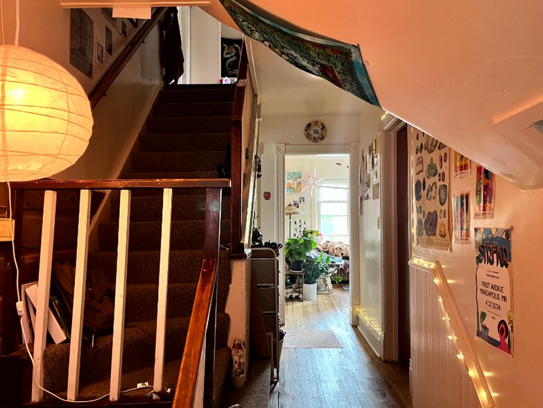 Building Photo - 227 S 4th St