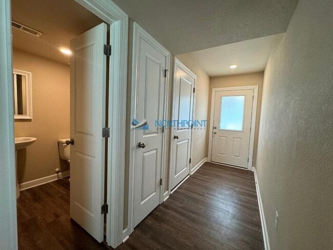 Building Photo - Maintained 3 Bed, 2.5 Bath House In Belton
