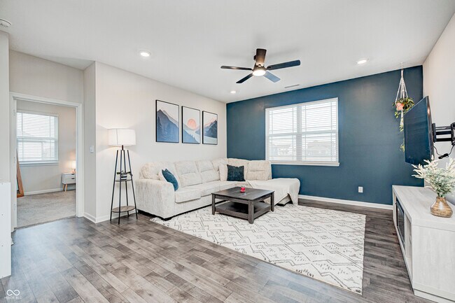 Building Photo - 2214 Warbler St