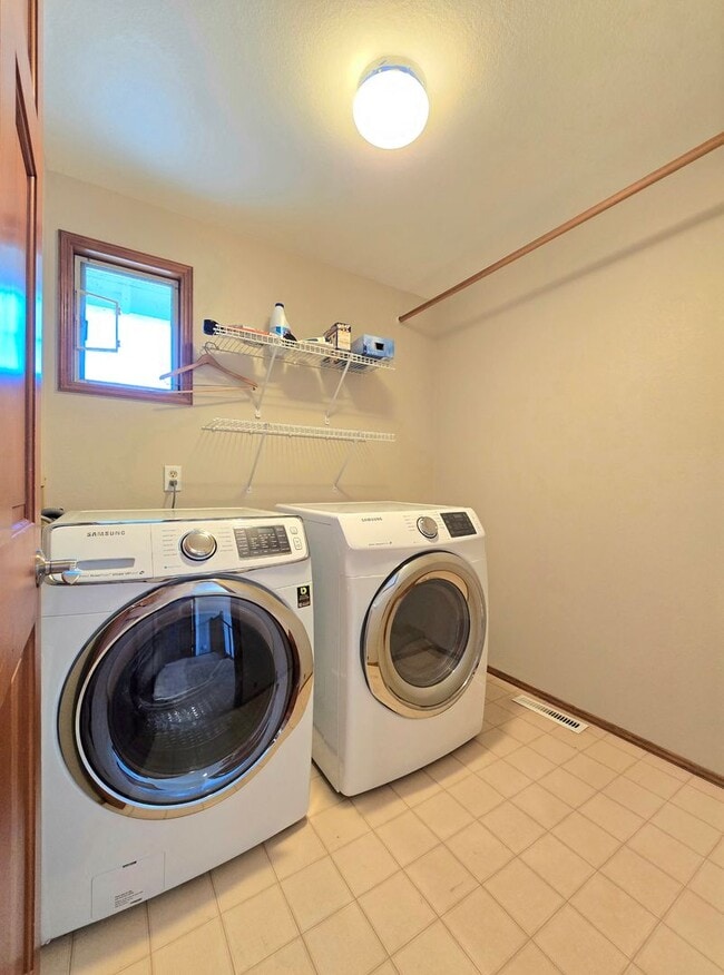 Building Photo - Bothell Home In Perfect Location!