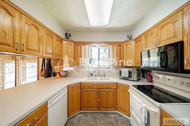 Building Photo - 648 Buckboard Ln