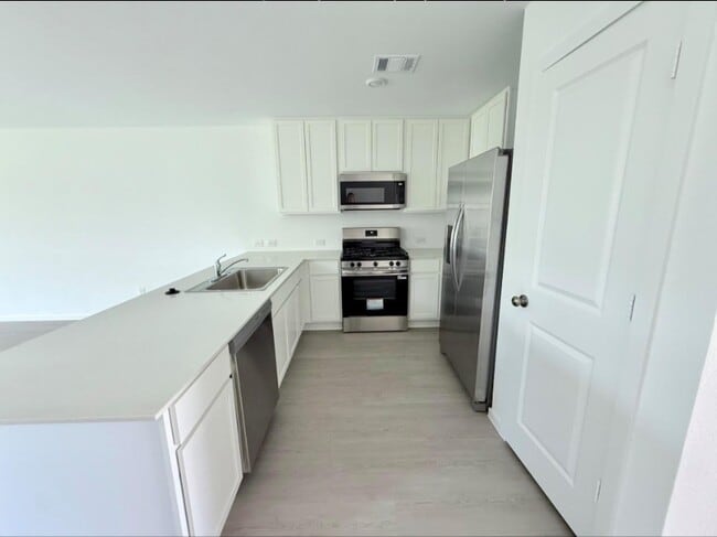 Building Photo - 932 Capracotta Dr