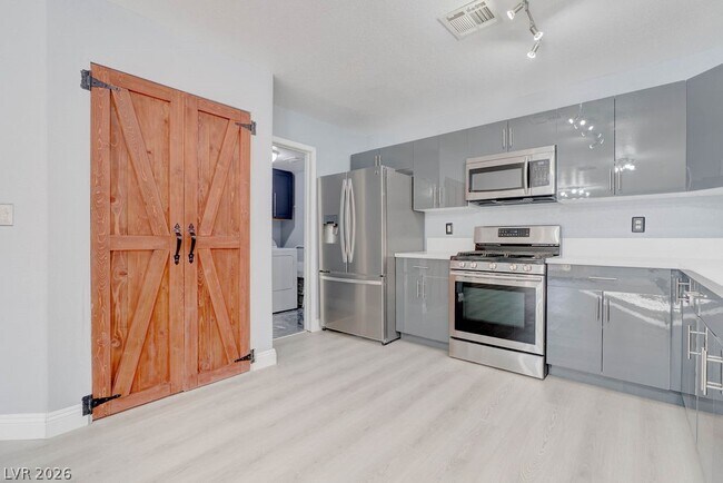 Building Photo - 879 Cozy Valley St