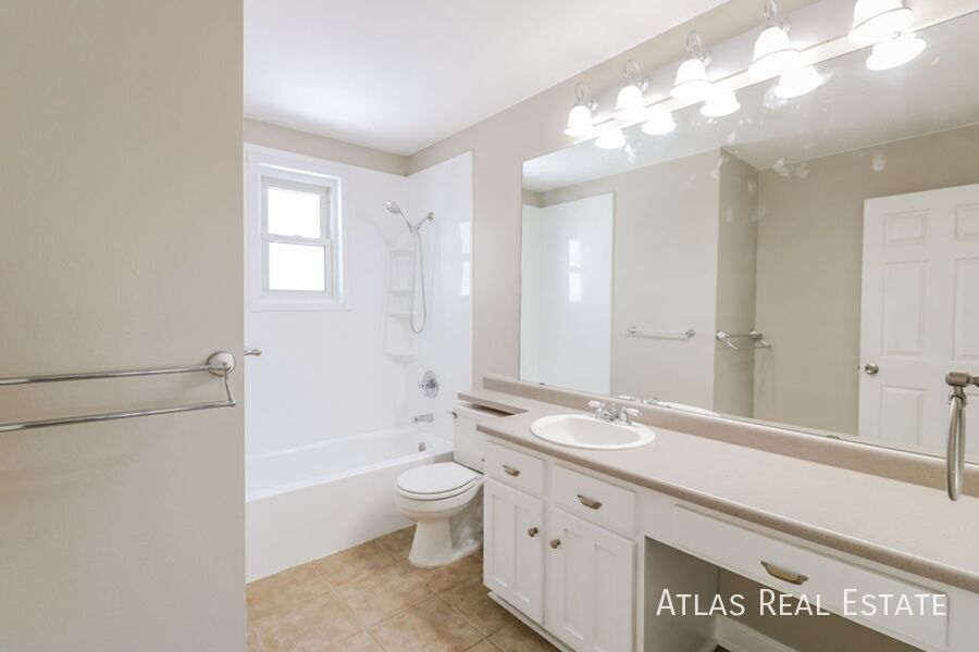 Building Photo - 17327 E Asbury Cir