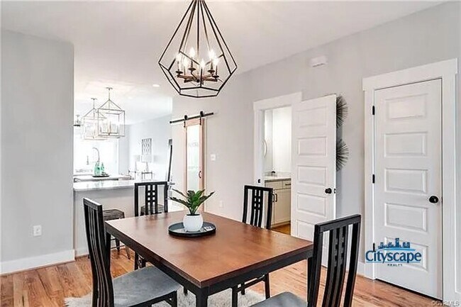 Building Photo - SWANKY 3 BEDROOM NEWER HOME IN HISTORIC CH...